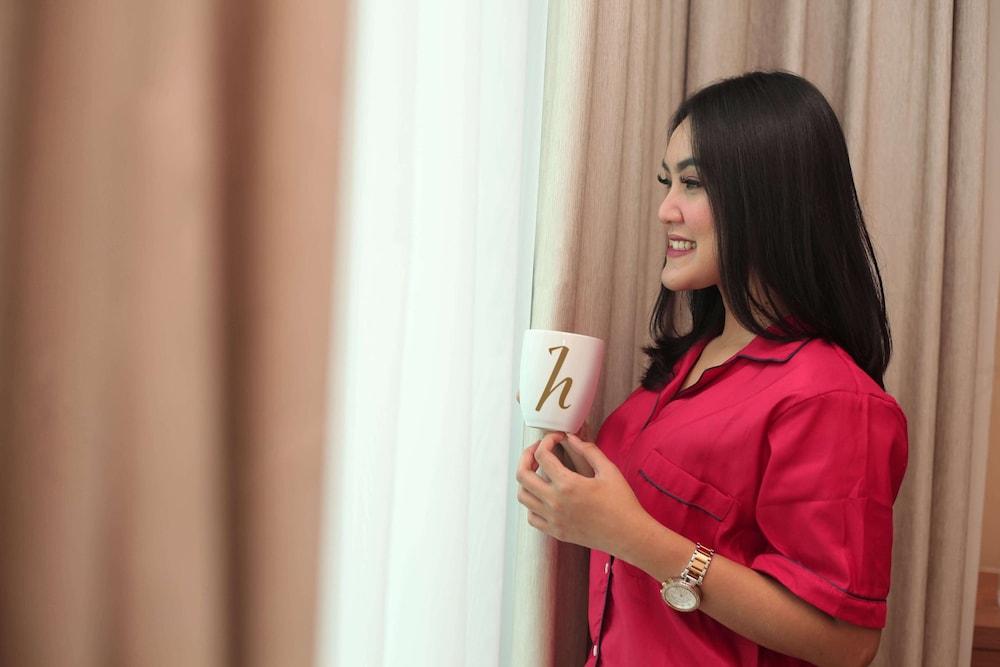 Horison Ciledug Jakarta Exterior photo