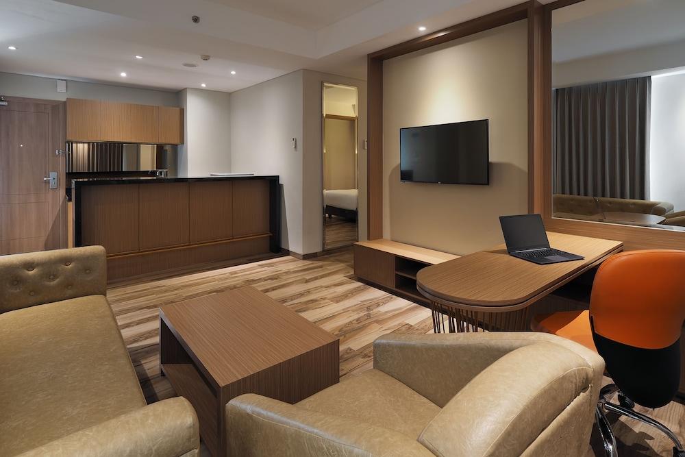 Horison Ciledug Jakarta Exterior photo